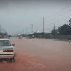 凌晨暴雨突袭！泰罗勇府多地被淹，交通一度陷入中断