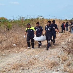 北榄府凌晨命案:26岁失业女子横尸草丛，现场遗留9毫米手枪