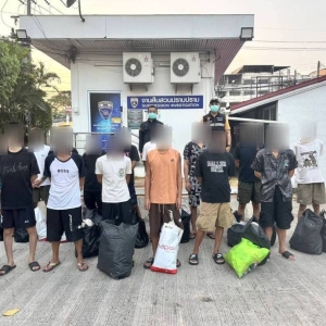 灯下黑！15名中国人在泰移民局门口被捕，涉非法入境