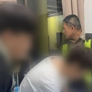 蜷缩车内躲检查！中国男子非法入境被泰警截获