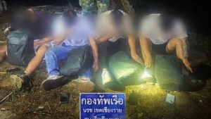 湄公河夜查抓4名中国男子，泰国查获约50部手机疑涉灰产