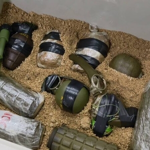 泰警查获中国男子“军火库”！屋内搜出C4炸药、地雷和大量军用武器 ... ...