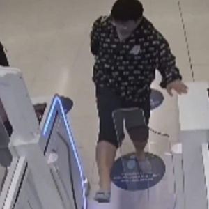中国男子大闹泰国机场被终身禁入，还需赔偿45万