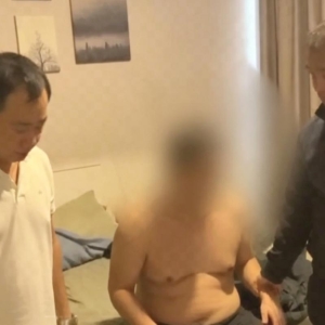 躲床底也没用！泰移民局在曼谷抓获中国红通诈骗嫌犯