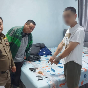 嫌坐牢太慢？曼谷小伙在朋友圈晒枪，泰警直接上门逮捕