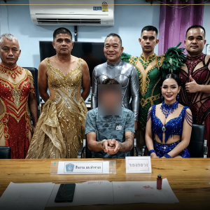 舞娘竟是警察？华富里警员集体变装，成功生擒毒贩