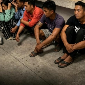 后台倒了？8名华人在泰国被抓，泰警顺藤摸瓜硬刚幕后大佬