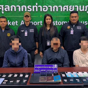 普吉机场查获38部未申报手机，三名外籍旅客被拦