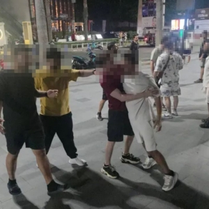 芭提雅海滩变“擂台” 巴基斯坦人街头大打出手