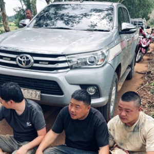 被困边境后失控？3名中国男子在泰国抢车袭警被抓