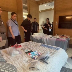 泰国豪宅里竟藏美容黑诊所！肉毒杆菌、填充剂堆满房间