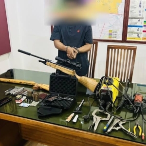 技校生失业后改装枪支销售，泰警突袭查获大量武器