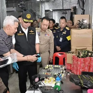 春武里大型电子烟工厂遭突袭！超9万件物品被查扣