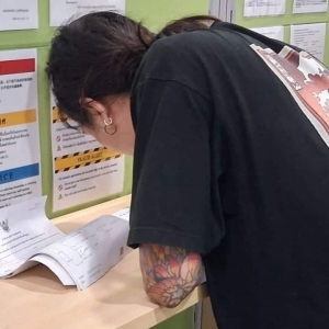 刚被电诈又遭洗劫！台湾男子曼谷机场送机被扣行李