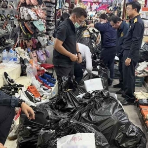 现场查获超三千件！泰国海关突袭呵叻府捣毁千万假货窝点