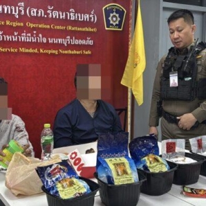 高速上疯狂逃命！毒贩把冰毒丢一路最终被抓