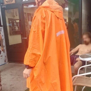 花光积蓄爱上泰国女子却被抛弃，瑞典男子街头崩溃引关注