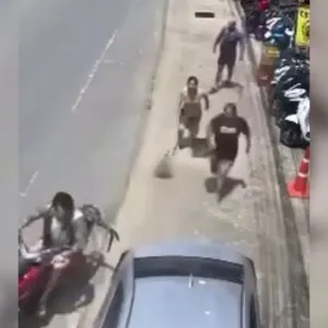 普吉岛发生外国人冲突，澳男涉嫌袭击他人后骑车逃离