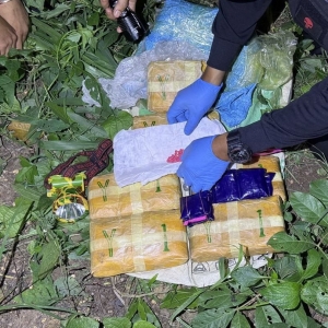 泰国警方追捕毒贩查获3.38万粒冰毒，29岁男子落网